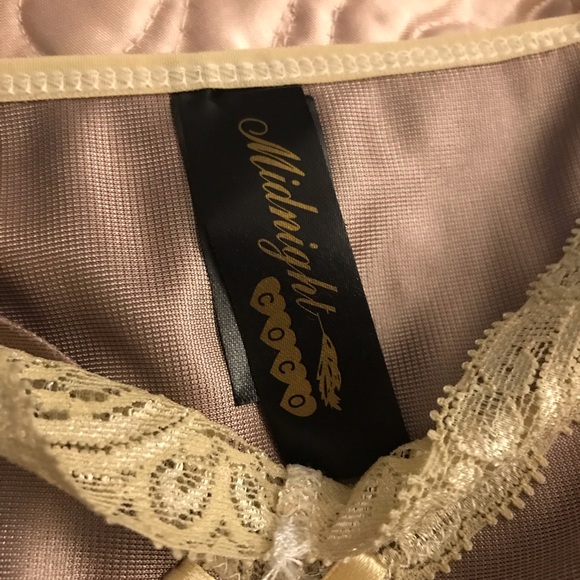 𝑀𝐼𝐷𝑁𝐼𝐺𝐻𝑇 ᑕOᑕO ♡︎ 𝐿𝑂𝑈𝑁𝐺𝐸𝑅𝐼𝐸 𝑆𝐸𝑇 - Picture 12 of 16